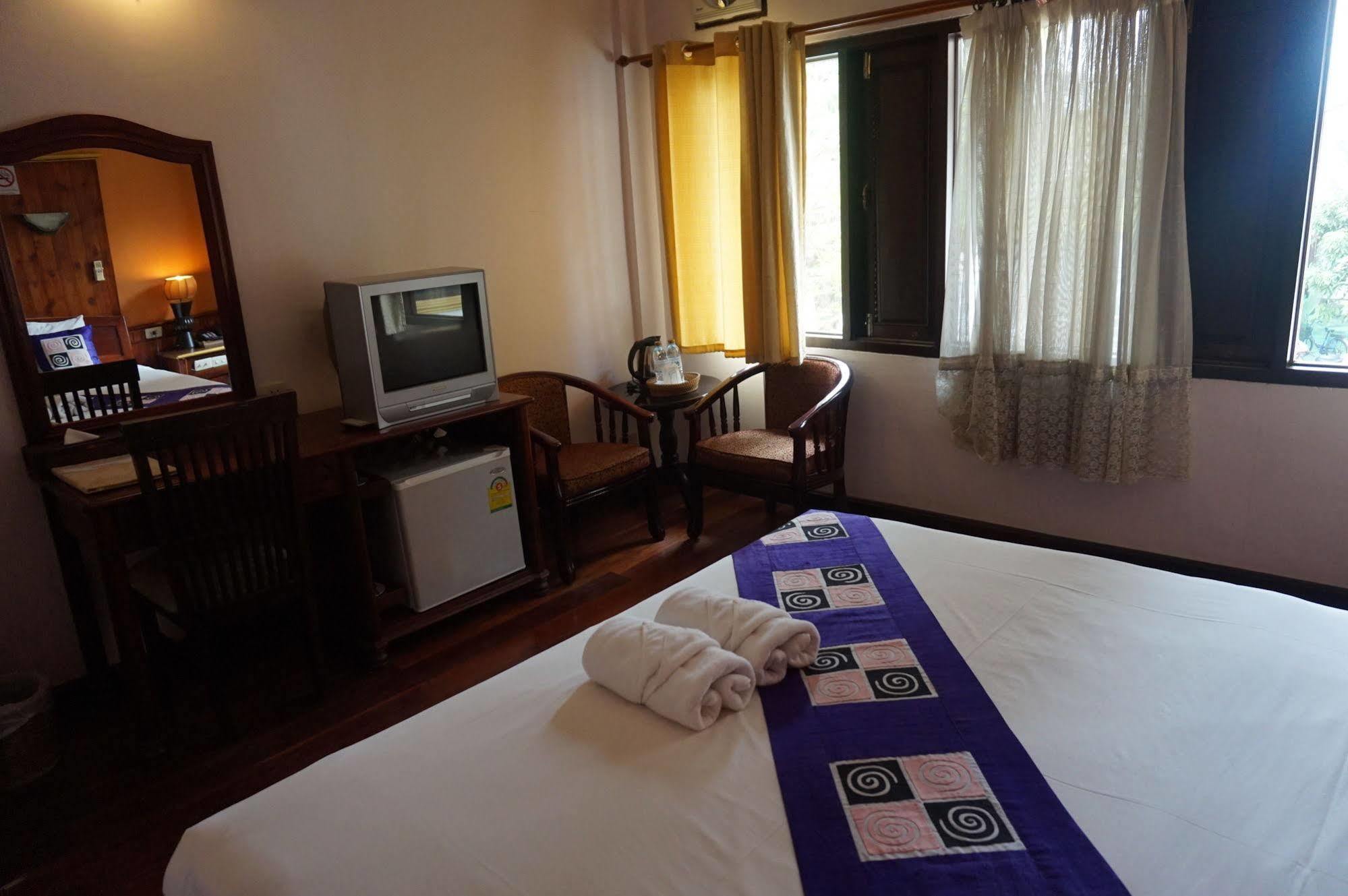 E-Outfitting Vang Thong Hotel Luang Prabang Exterior photo