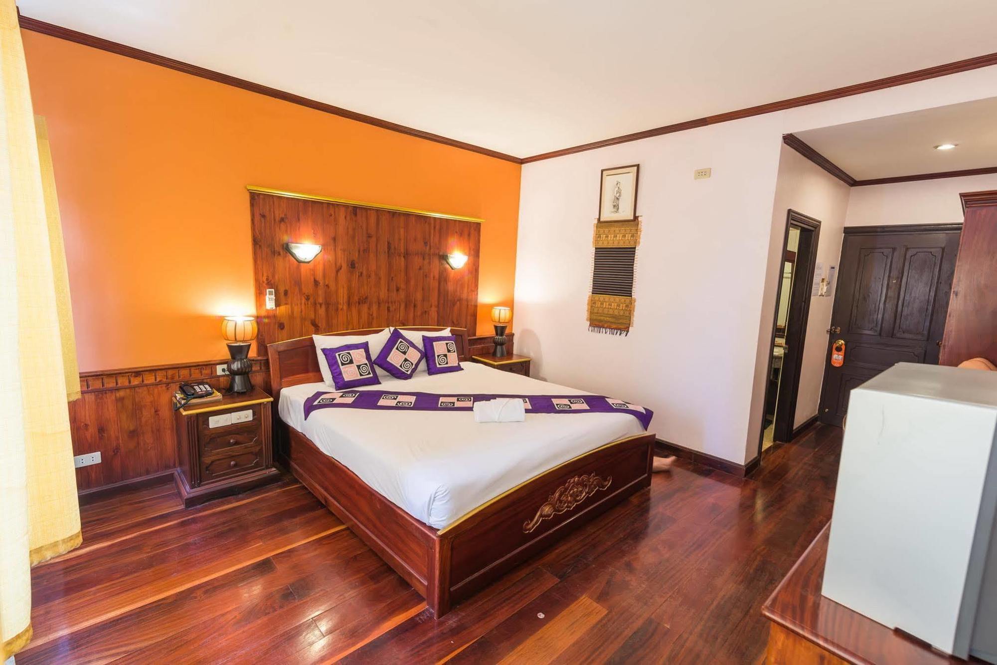 E-Outfitting Vang Thong Hotel Luang Prabang Exterior photo