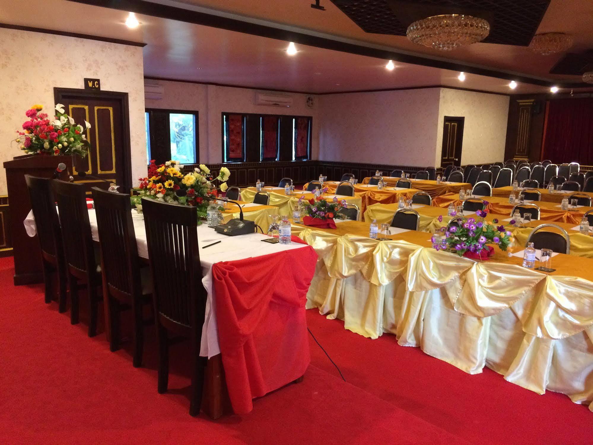 E-Outfitting Vang Thong Hotel Luang Prabang Exterior photo