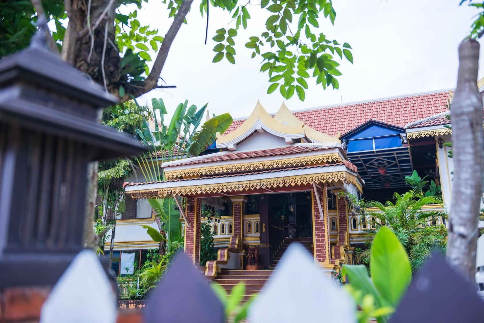 E-Outfitting Vang Thong Hotel Luang Prabang Exterior photo