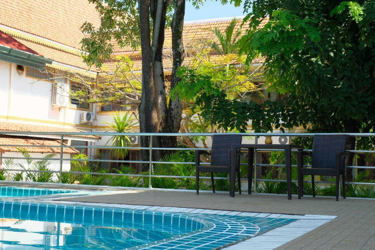 E-Outfitting Vang Thong Hotel Luang Prabang Exterior photo