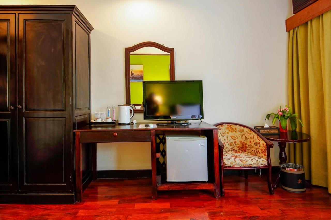 E-Outfitting Vang Thong Hotel Luang Prabang Exterior photo